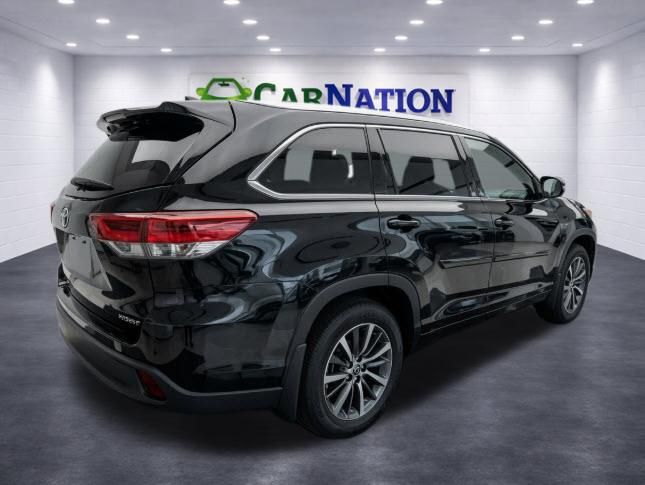 2017 Toyota Highlander XLE - Image 4