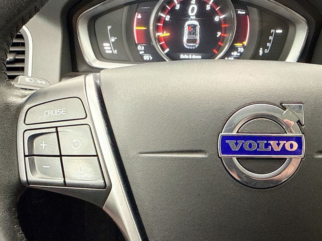 Thumbnail: 2017 Volvo XC60 - 11