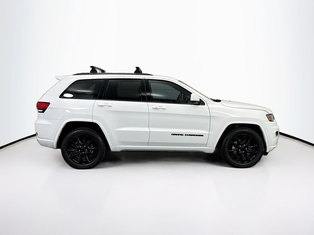 Thumbnail: 2017 Jeep Grand Cherokee - 4