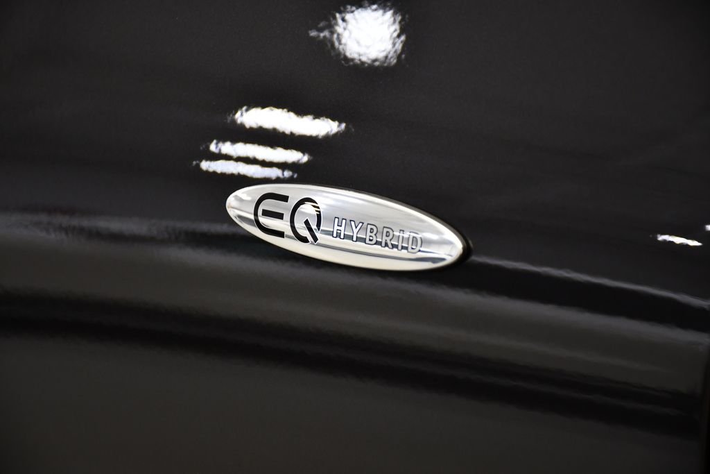 2025 Mercedes-Benz GLC 350 11