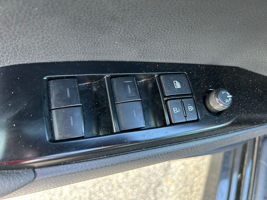 Thumbnail: 2025 Toyota Camry - 16