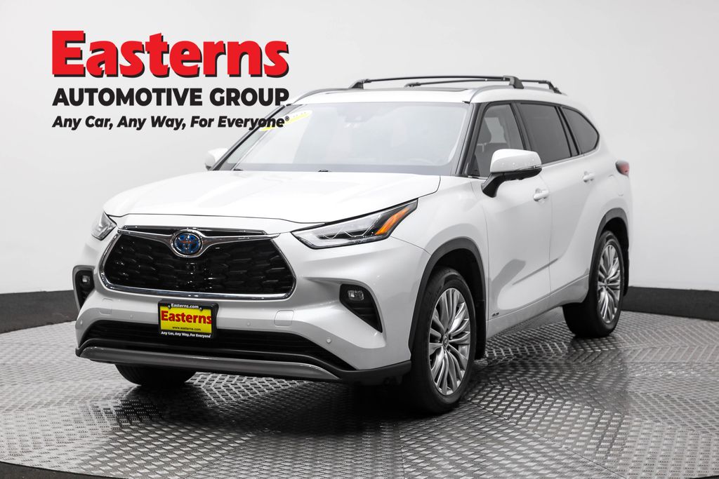 2024 Toyota Highlander Platinum's photo