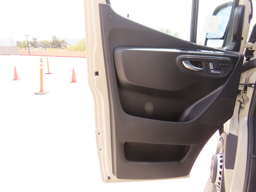 Thumbnail: 2025 Mercedes-Benz Sprinter - 24