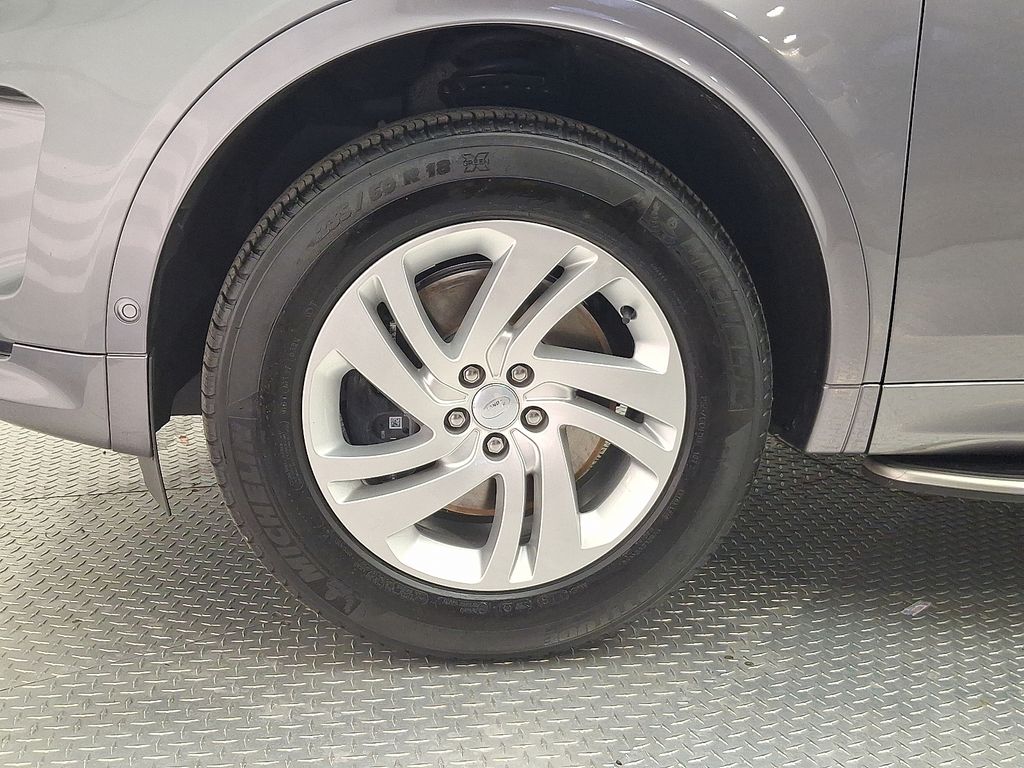 Thumbnail: 2025 Land Rover Discovery Sport - 8