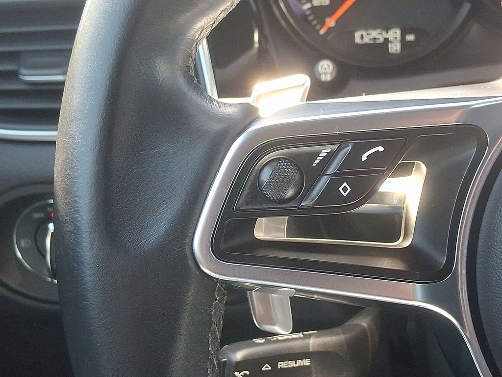 2015 Porsche Macan Turbo 26