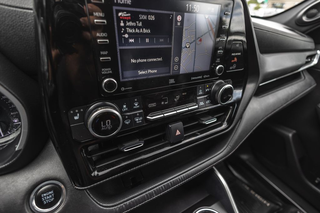 2021 Toyota Highlander XSE thumbnail 13