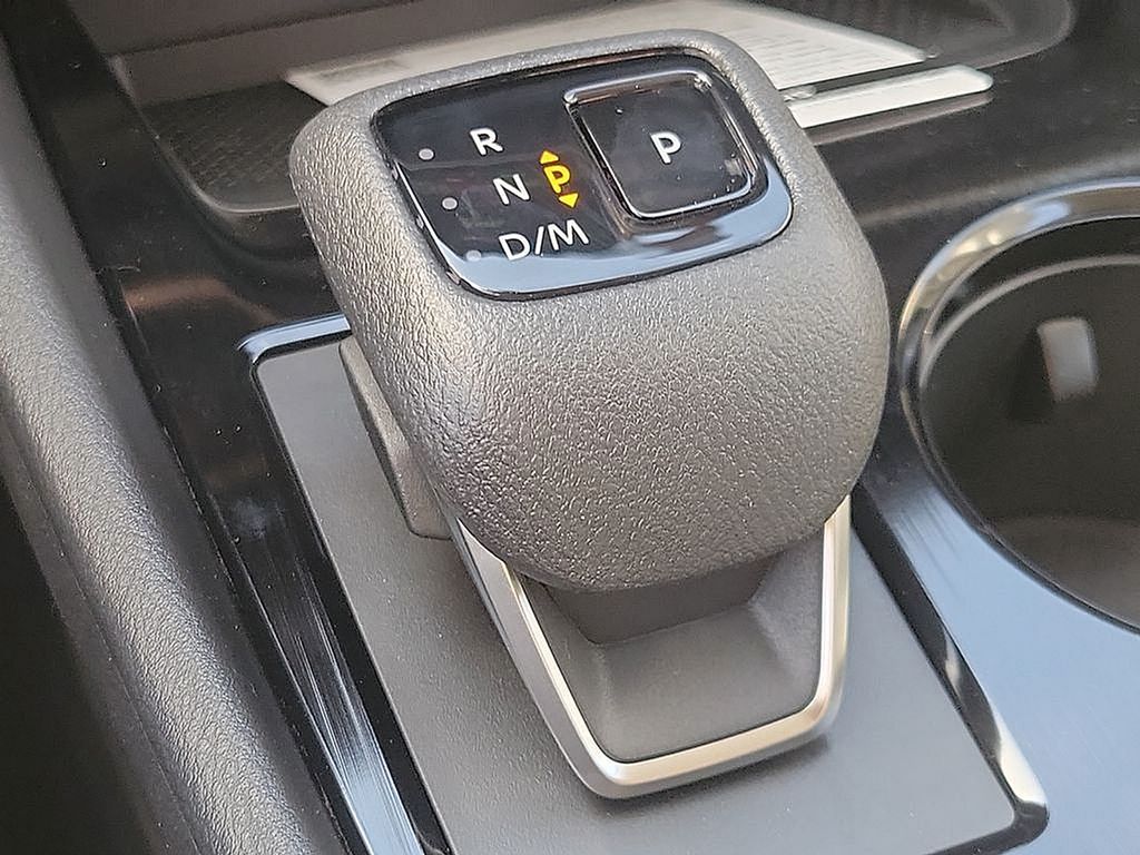 2024 Nissan Rogue SV 8