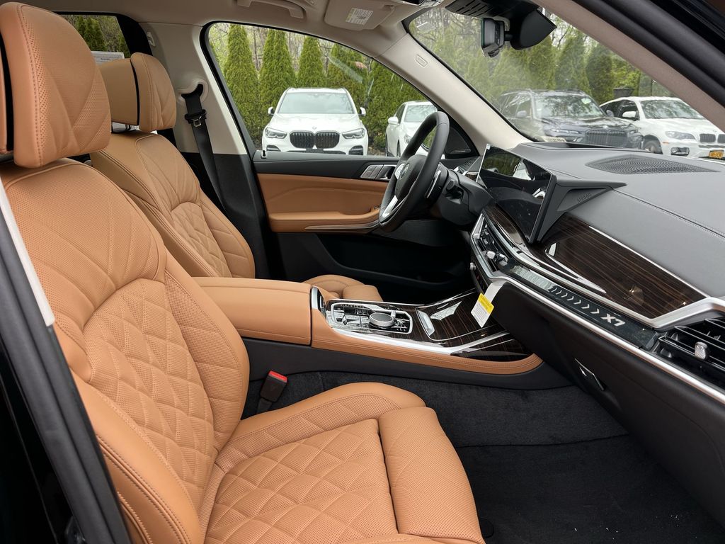 Thumbnail: 2027 BMW X7 - 26
