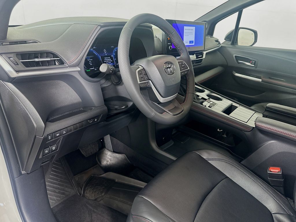 Thumbnail: 2026 Toyota Sienna - 9