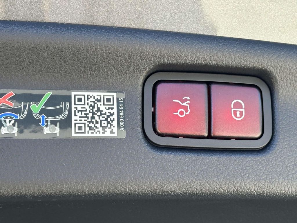 2025 Mercedes-Benz C-Class C 300 22