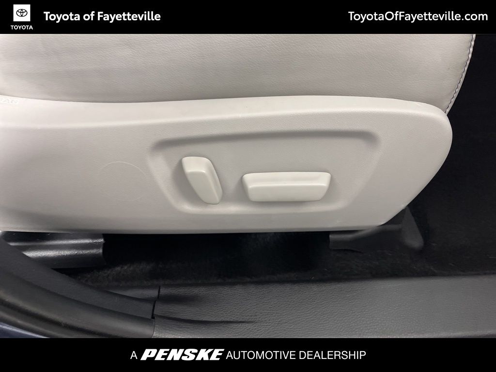 Thumbnail: 2019 Toyota Highlander - 9