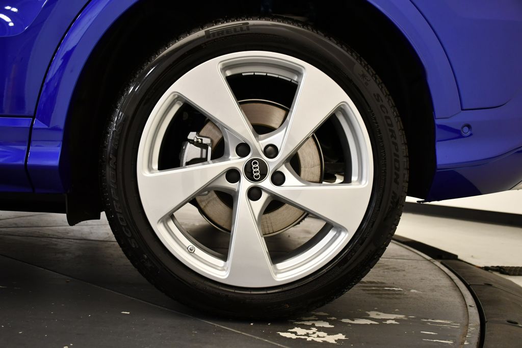 Thumbnail: 2025 Audi Q5 - 14