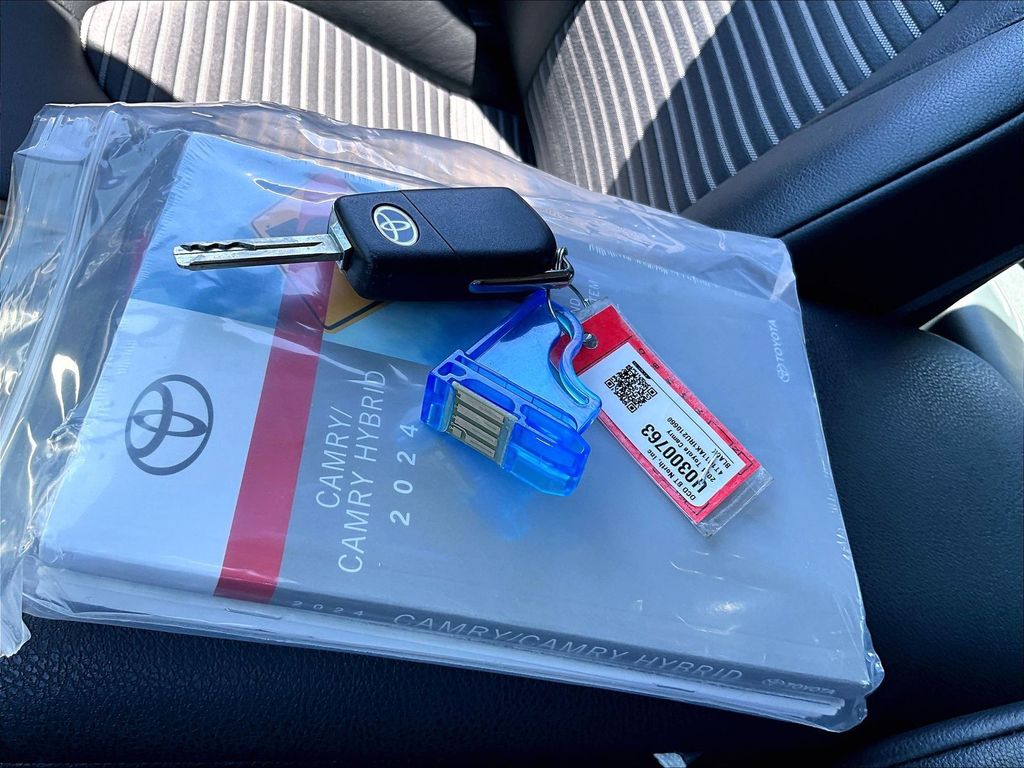 2024 Toyota Camry — photo 28