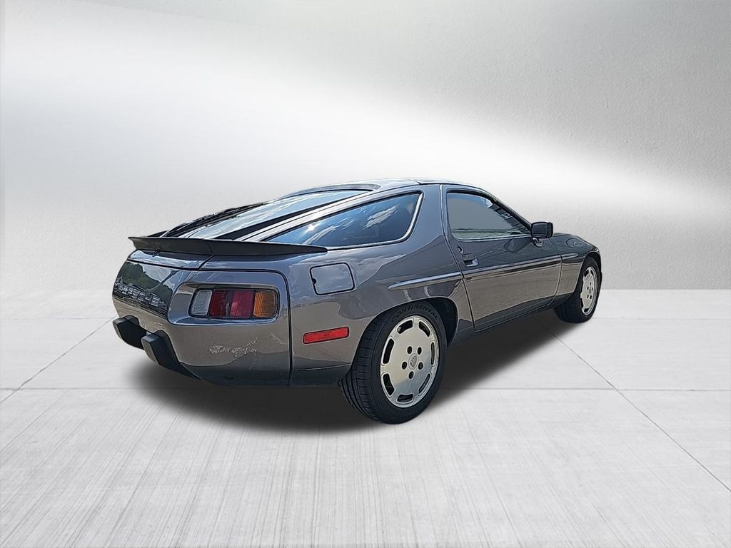 1986 Porsche 928 S 5