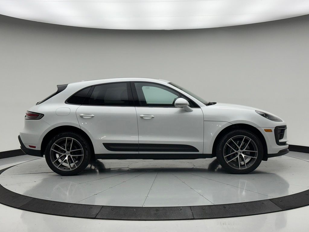 Thumbnail: 2026 Porsche Macan - 10