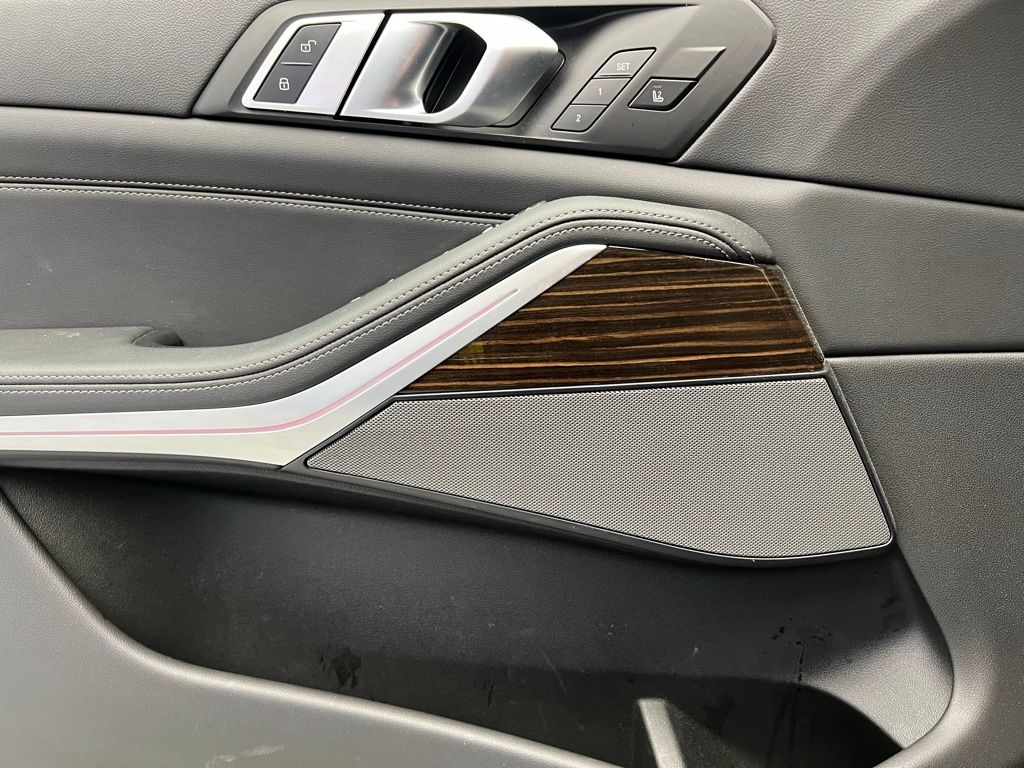 Thumbnail: 2023 BMW X5 - 21