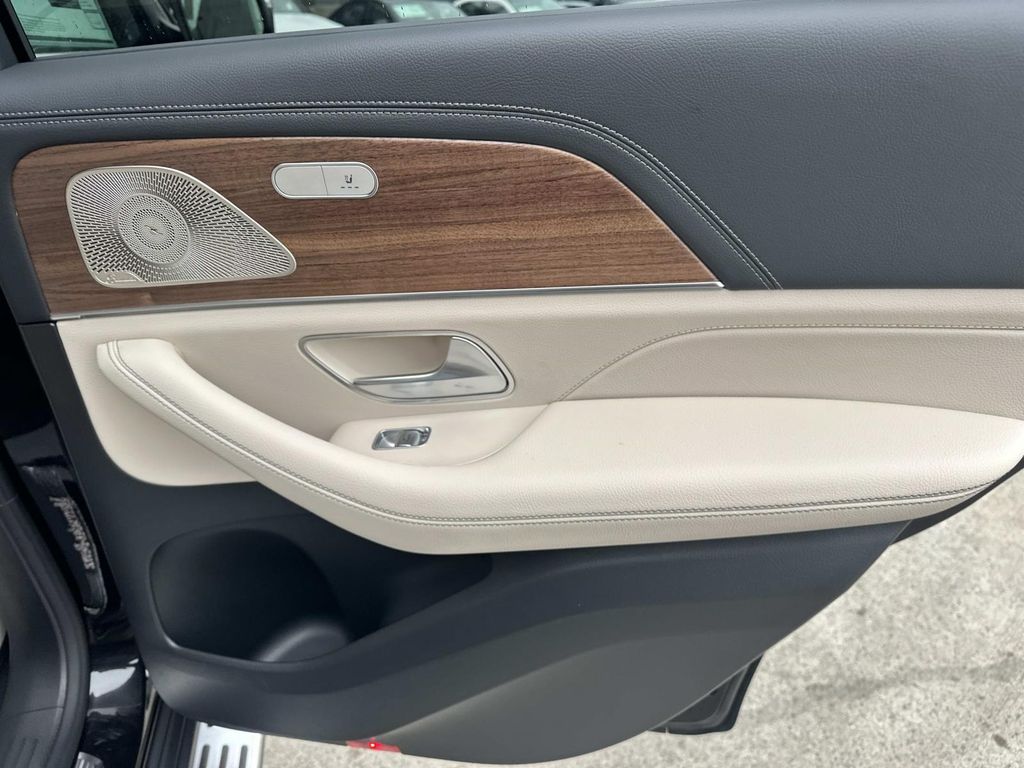 Thumbnail: 2026 Mercedes-Benz GLE - 17