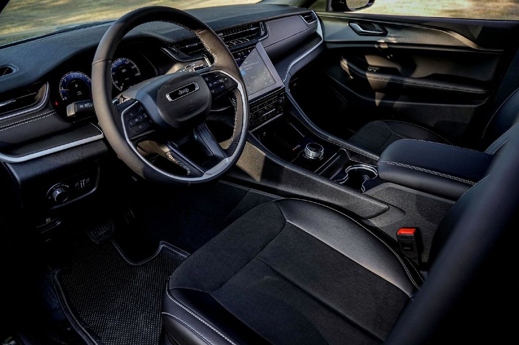 New Car 2025 Jeep Grand Cherokee  Altitude X For Sale Under $50,000 In Taylor, Texas