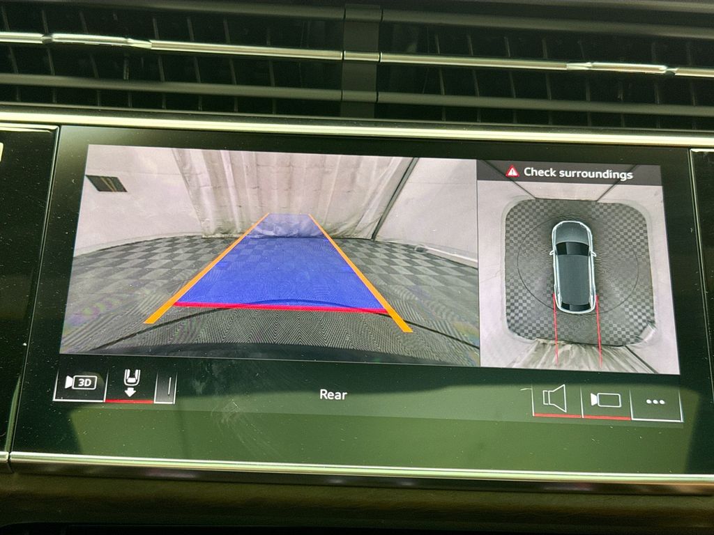 Thumbnail: 2025 Audi Q8 - 15