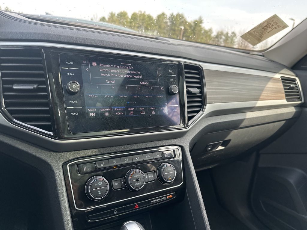 Used 2021 Black Volkswagen SEL image 13