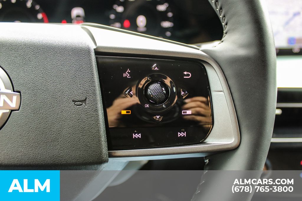 Used 2025 Black Nissan Platinum image 28