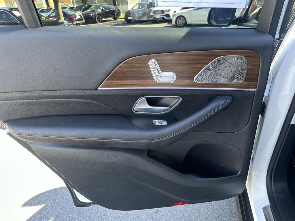 Thumbnail: 2024 Mercedes-Benz GLS - 32