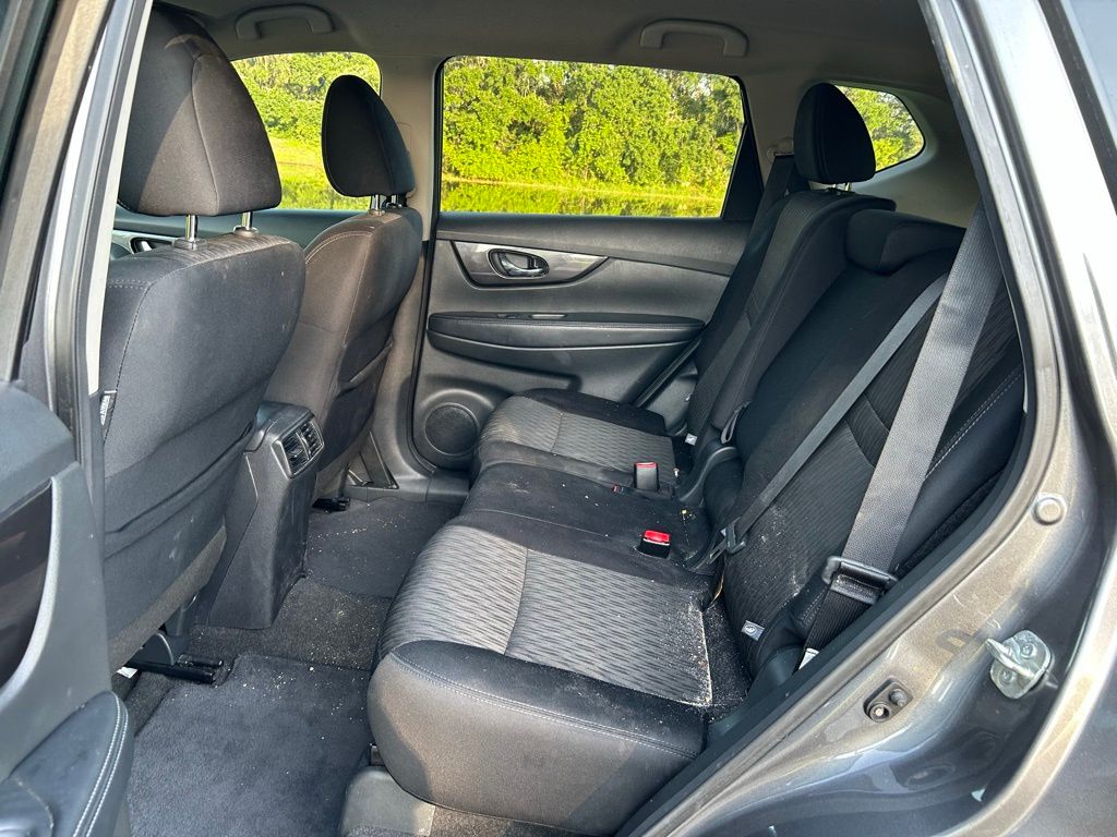 2019 Nissan Rogue SV 13