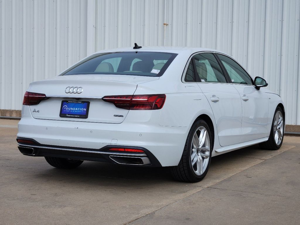 2022 Audi A4 45 S line Premium Plus 7