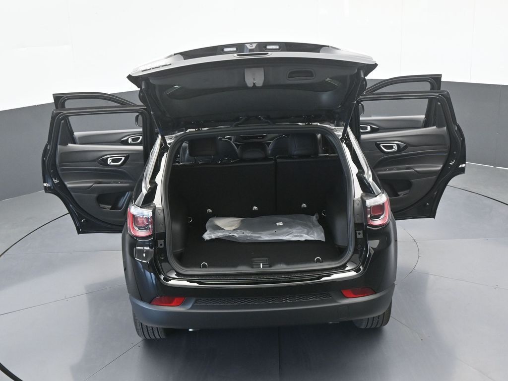 New 2026 Diamond Black Crystal Pearlcoat Jeep Latitude image 61