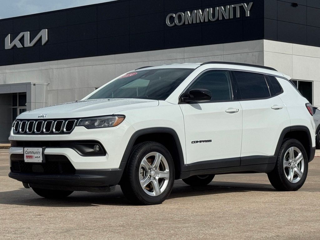 2024 Jeep Compass Latitude White/off-white at Durrett Motor Company