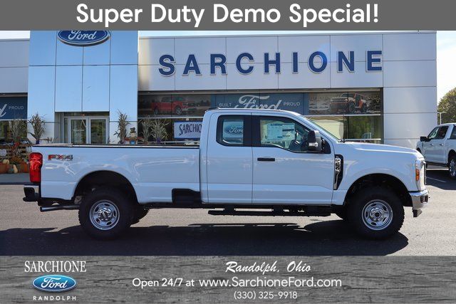 Oxford White 2026 Ford F-250 Super Duty Pickup Truck Four-Wheel Drive Automatic