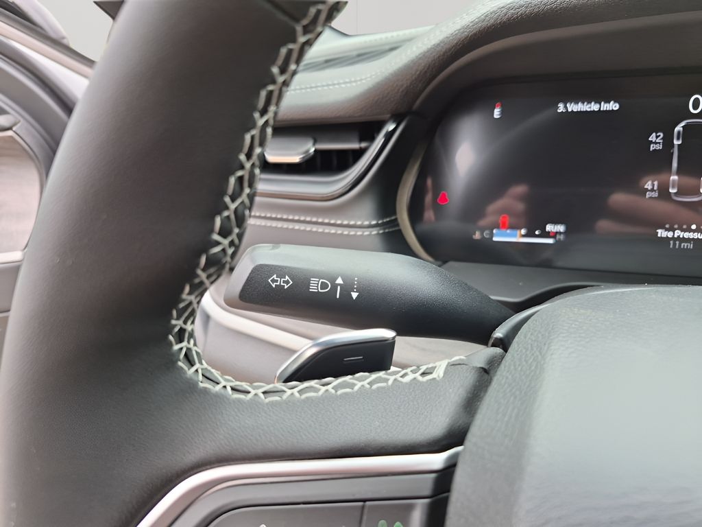 New 2026 White/off-white Jeep Laredo image 35