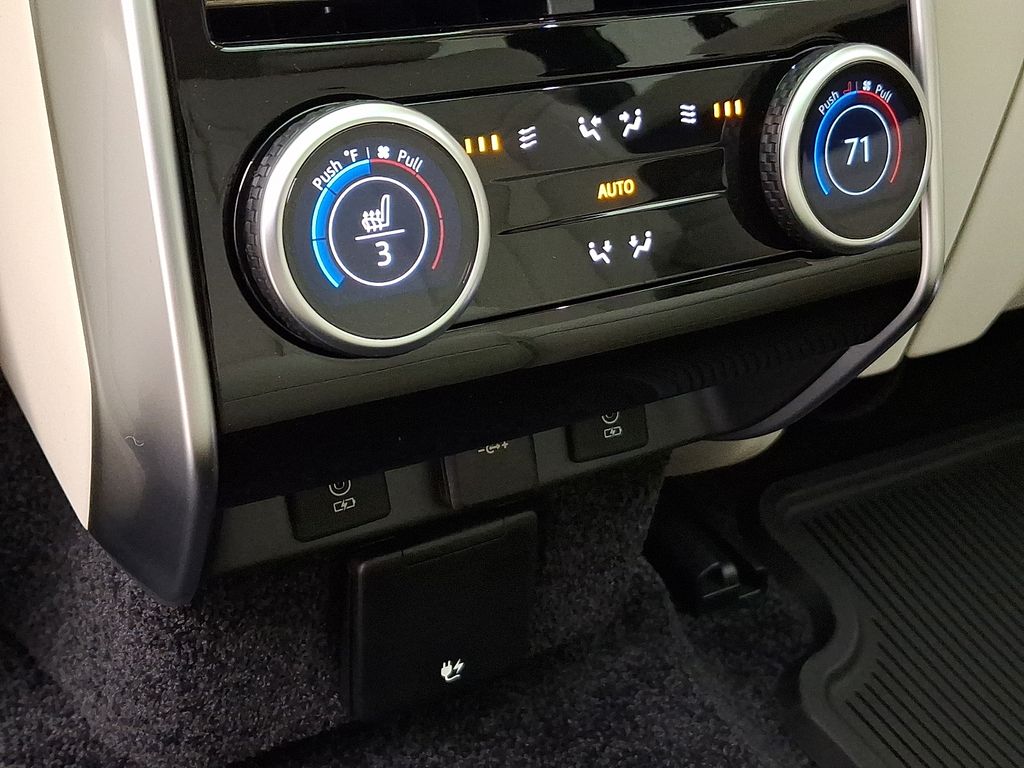 Thumbnail: 2026 Land Rover Range Rover - 7