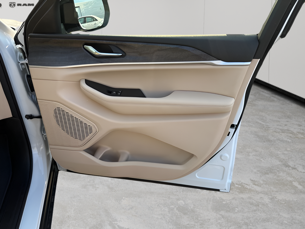 New Car 2025 Jeep Grand Cherokee L  Limited For Sale In Austin, Texas