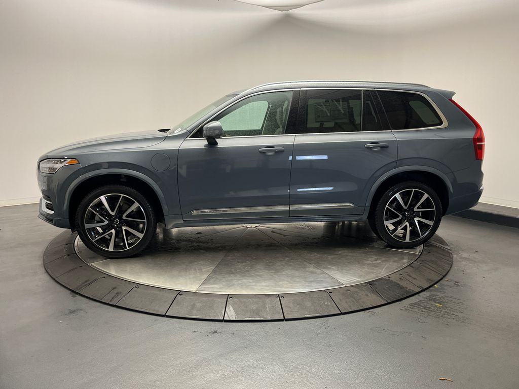 2022 Volvo XC90 T8 Inscription 2