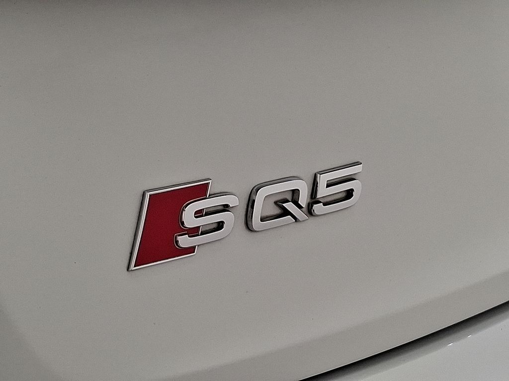 Thumbnail: 2023 Audi SQ5 - 30