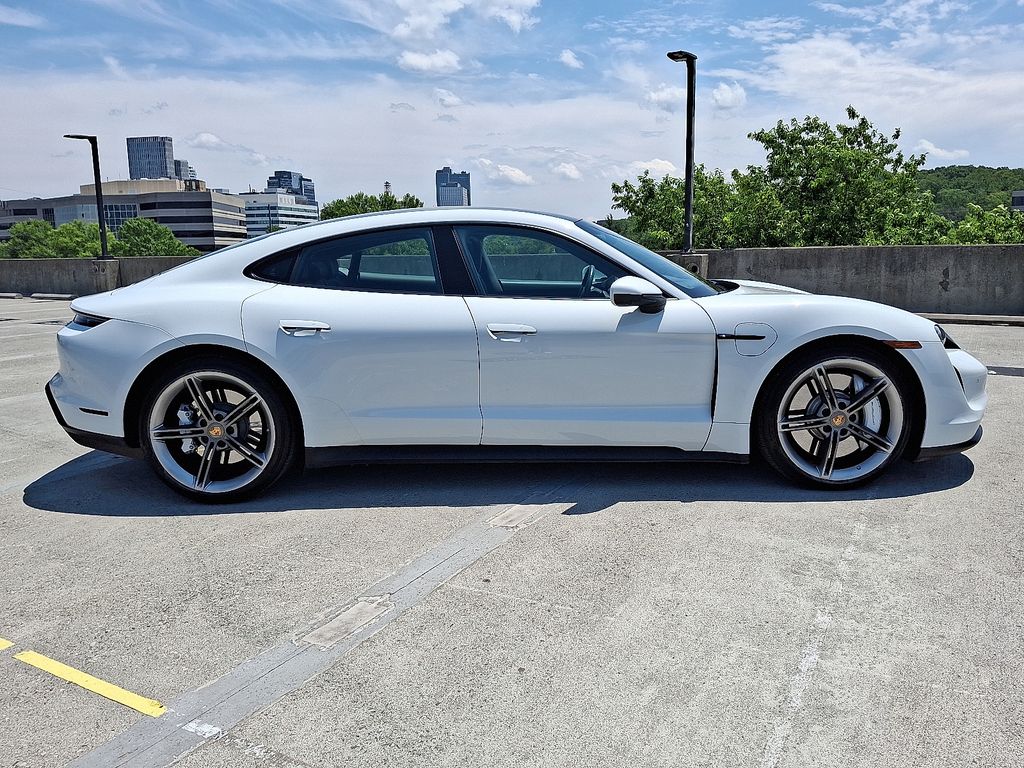 2021 Porsche Taycan  9