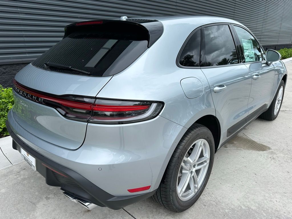 Thumbnail: 2025 Porsche Macan - 10