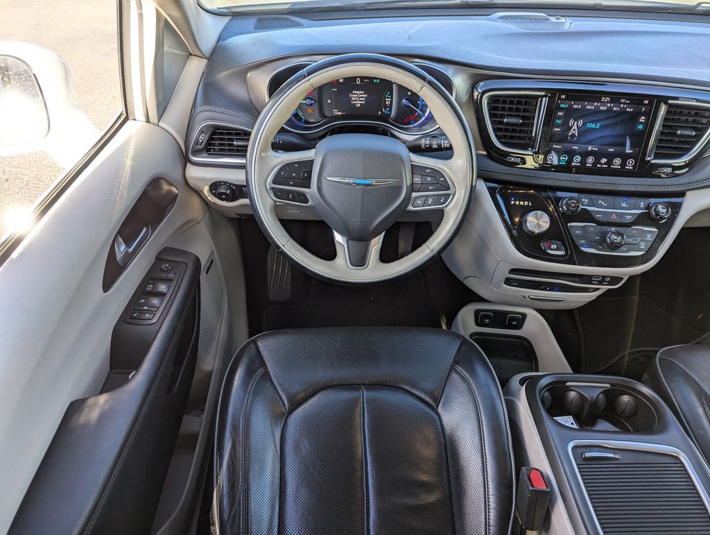 2018 Chrysler Pacifica Hybrid Limited 29