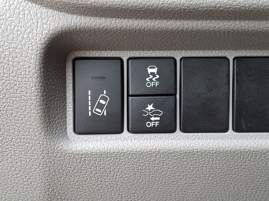 Thumbnail: 2016 Honda Pilot - 27