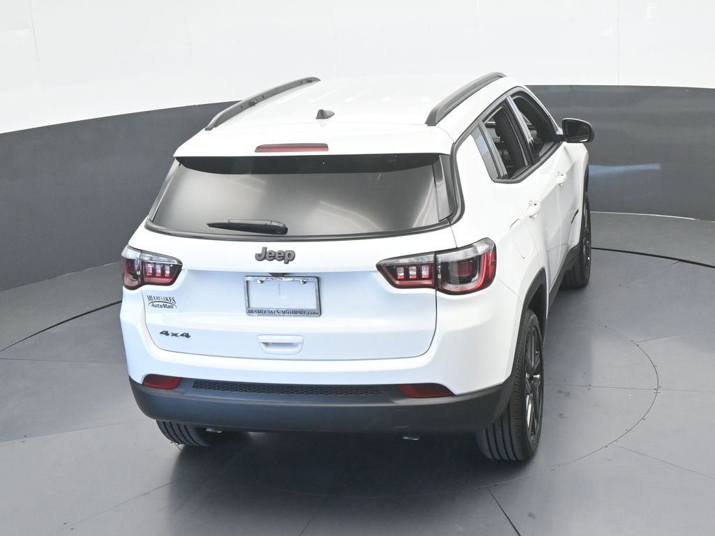 New 2026 Bright White Clearcoat Jeep Latitude image 45