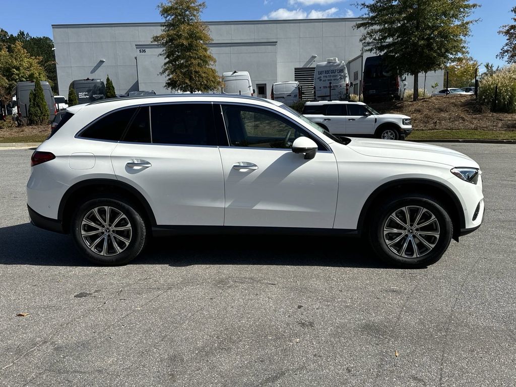 2025 Mercedes-Benz GLC GLC 300 9