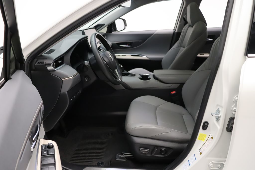 Thumbnail: 2021 Toyota Venza - 14