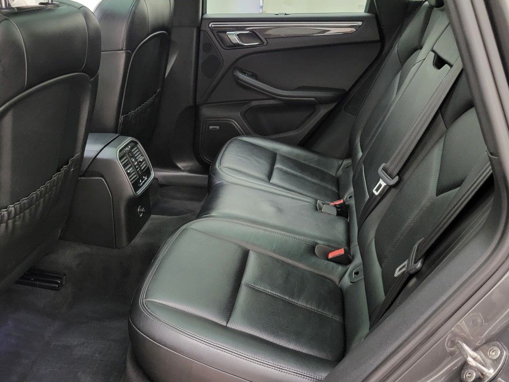 Thumbnail: 2015 Porsche Macan - 21