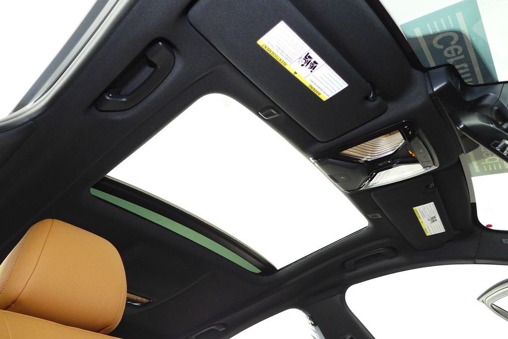 Thumbnail: 2023 BMW 5 Series - 18