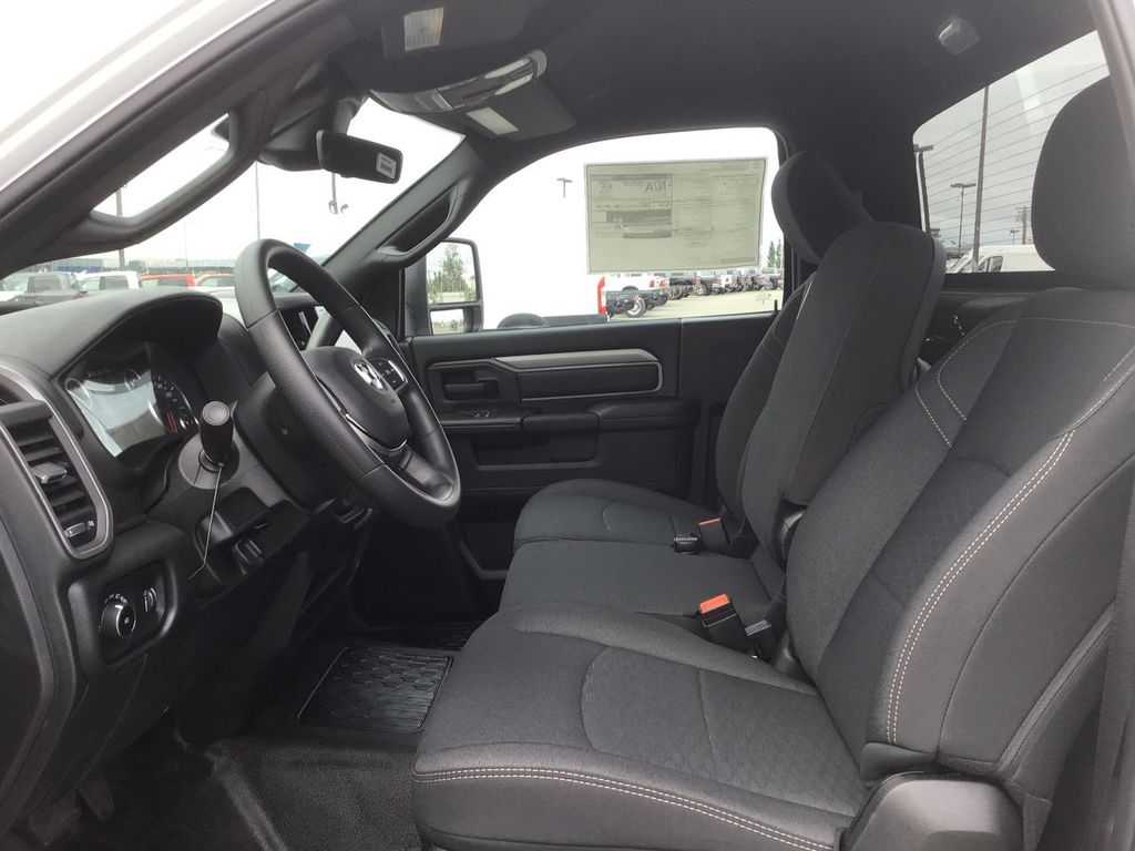 2025 RAM 3500 Chassis Tradesman - Photo 12