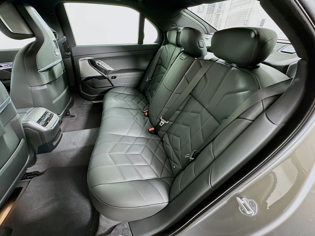 Thumbnail: 2025 BMW 7 Series - 17