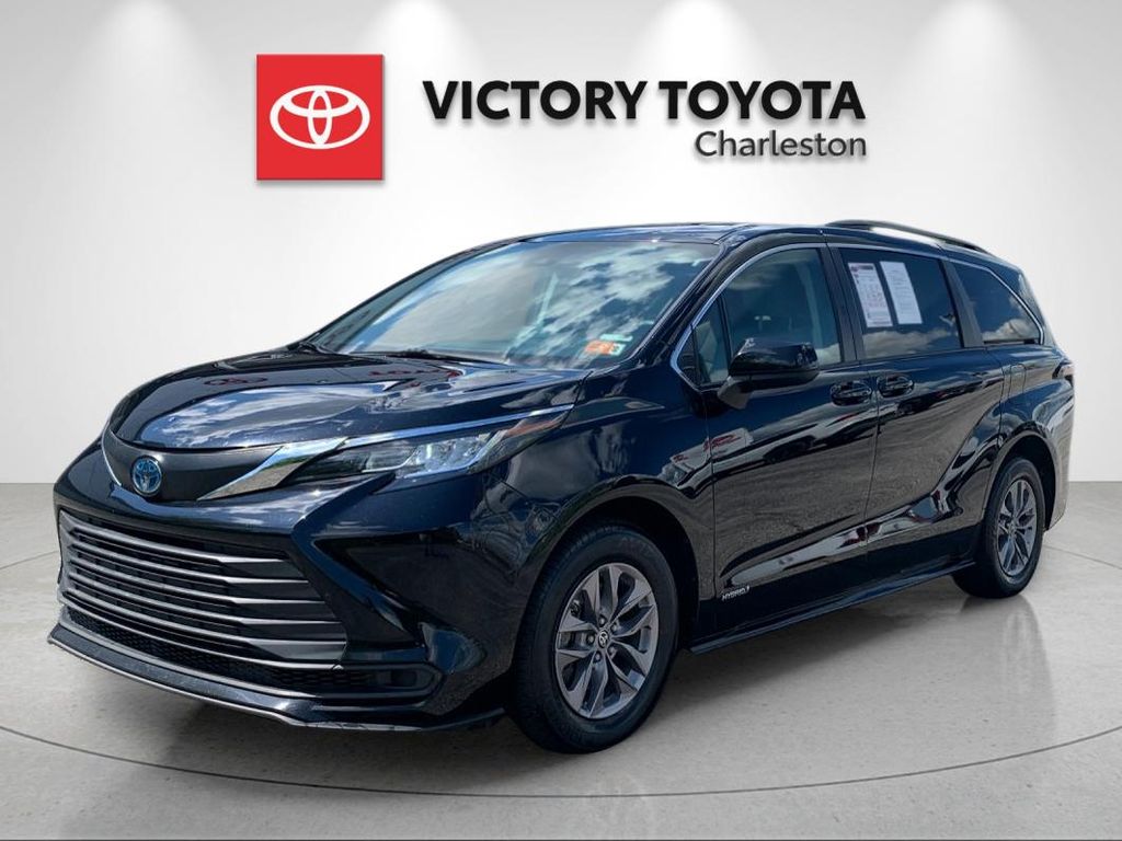 2021 Toyota Sienna LE 8-Passenger FWD