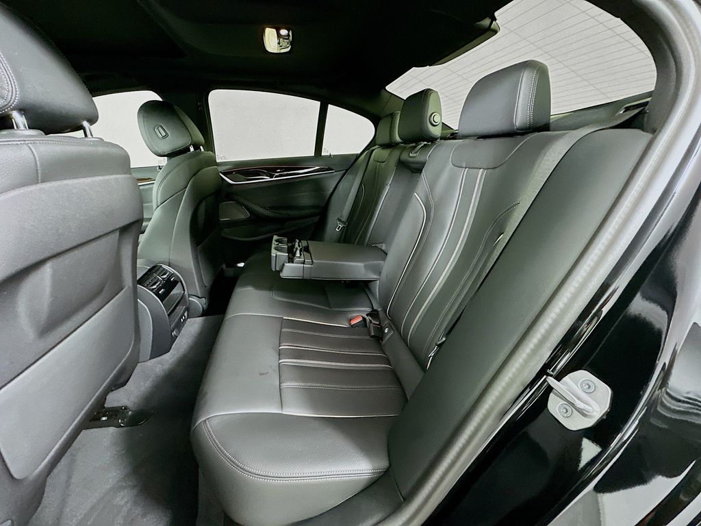 Thumbnail: 2023 BMW 5 Series - 25