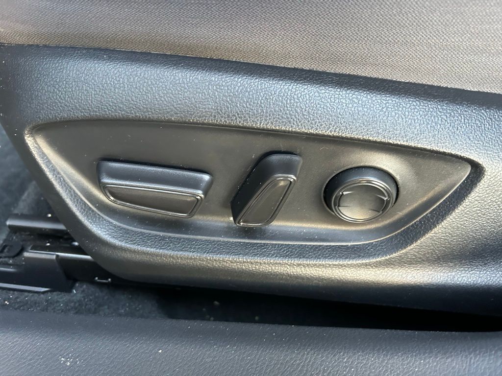 Thumbnail: 2023 Toyota Camry - 16